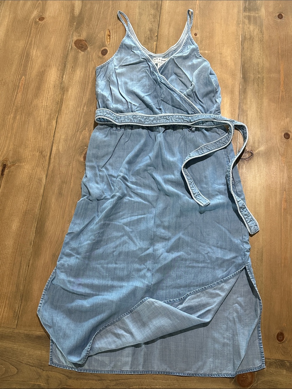 cloth & stone soft blue denim V-neck dress